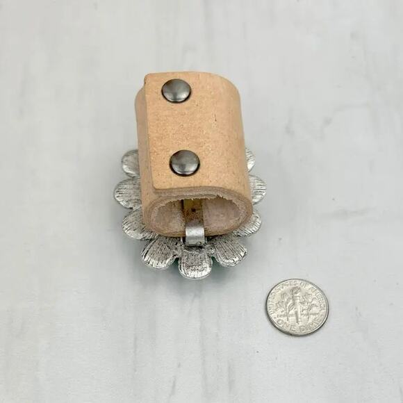 Western Silver Tone Stones With Large Center Hot Pink Stone Wild Rag Scarf Slide - Picture 3 of 3